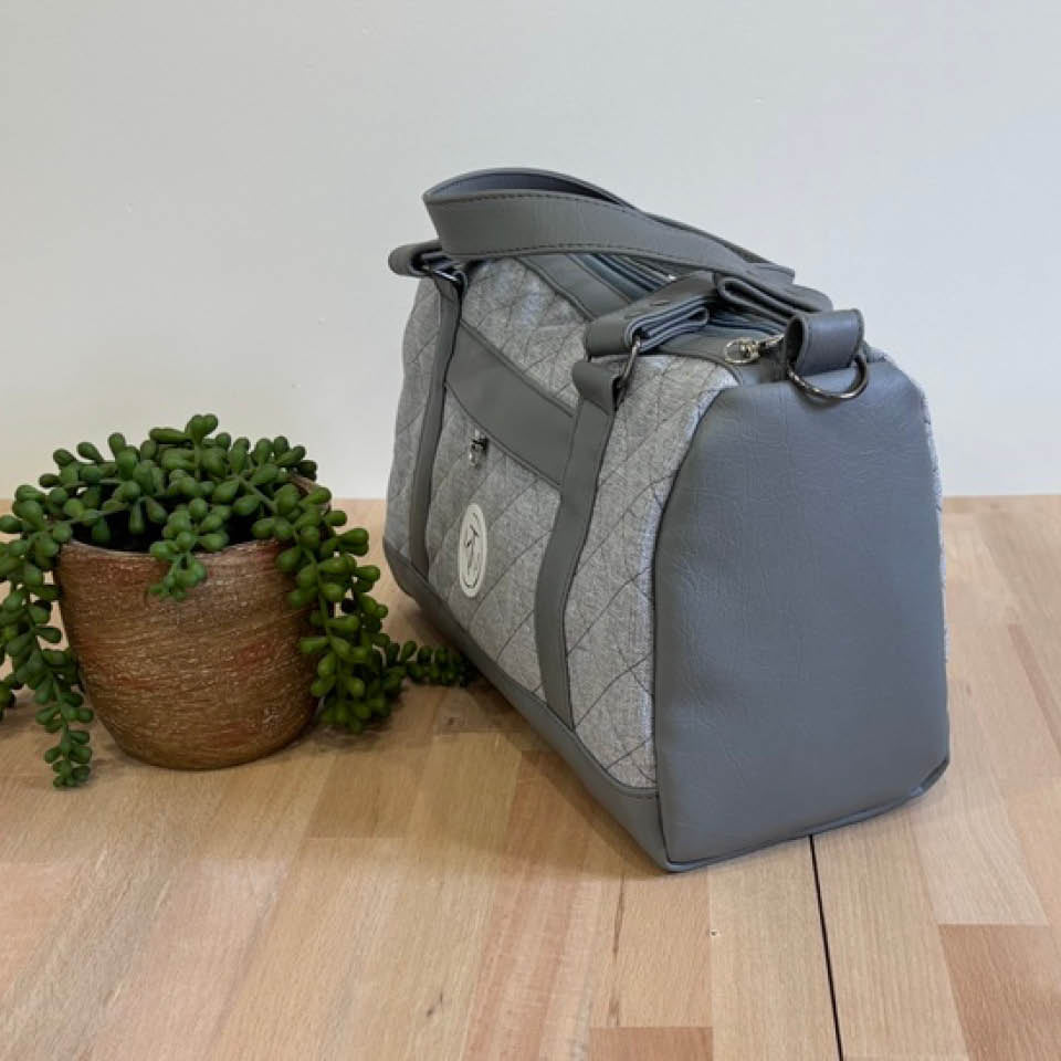 Taffy Duffle - Overnighter - Grey