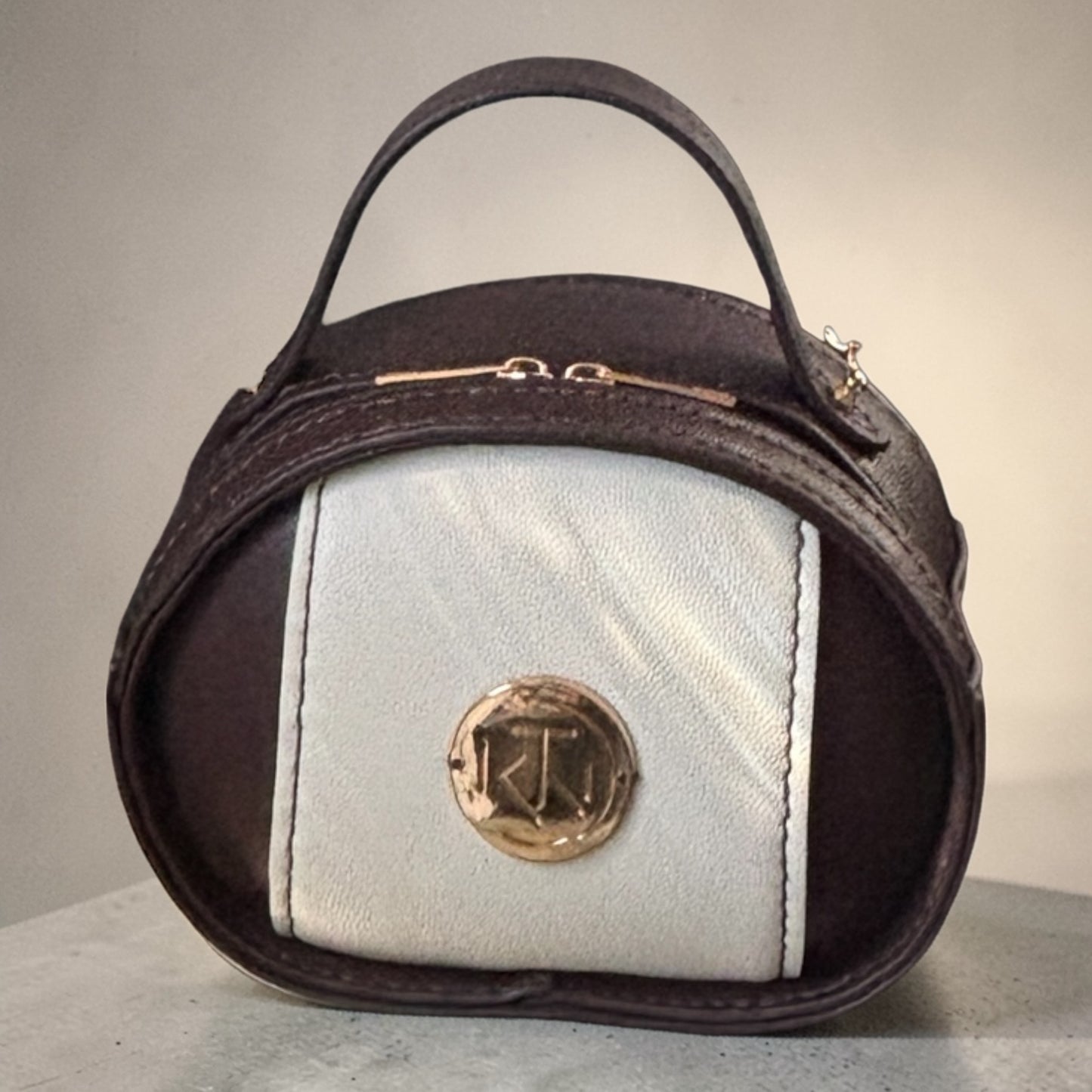 Vienna Vintage Oval Bag - Cream and Brown