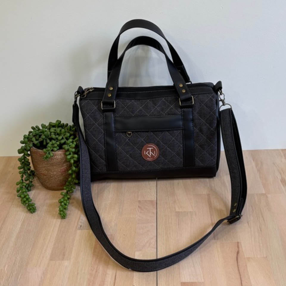 Taffy Duffle - Overnighter - Black