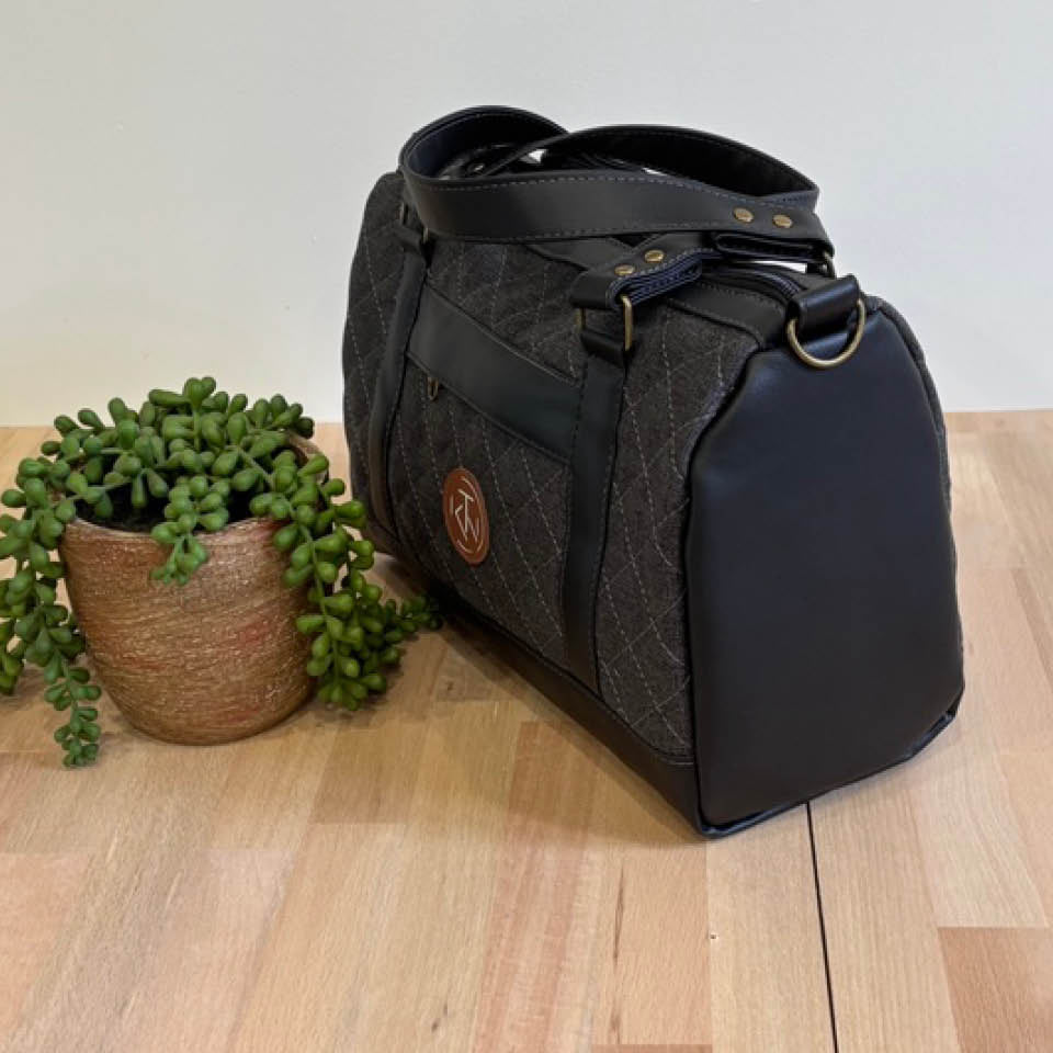 Taffy Duffle - Overnighter - Black